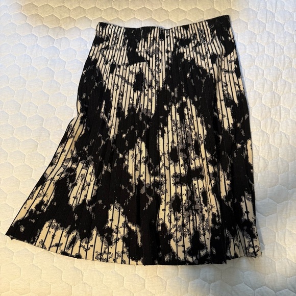 Milano Black and Cream Knit Skirt Abstract Print with Stripes A Line - Picture 4 of 4